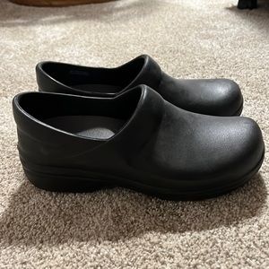 Women’s Black non-slip nurse or restaurant crocs!